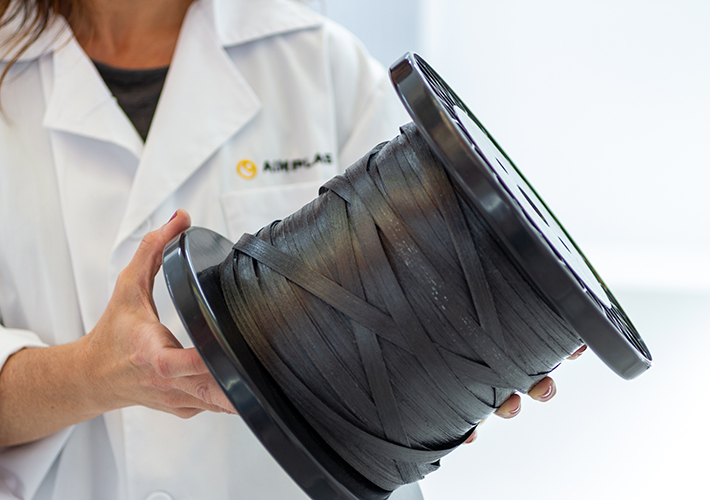 Foto Biocomposites multifuncionales y ligeros hechos de plástico reforzado con fibra de carbono para reducir el peso estructural de los vehículos.
